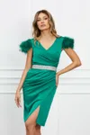 Rochie Atena verde cu pene la maneci si accesoriu in talie
