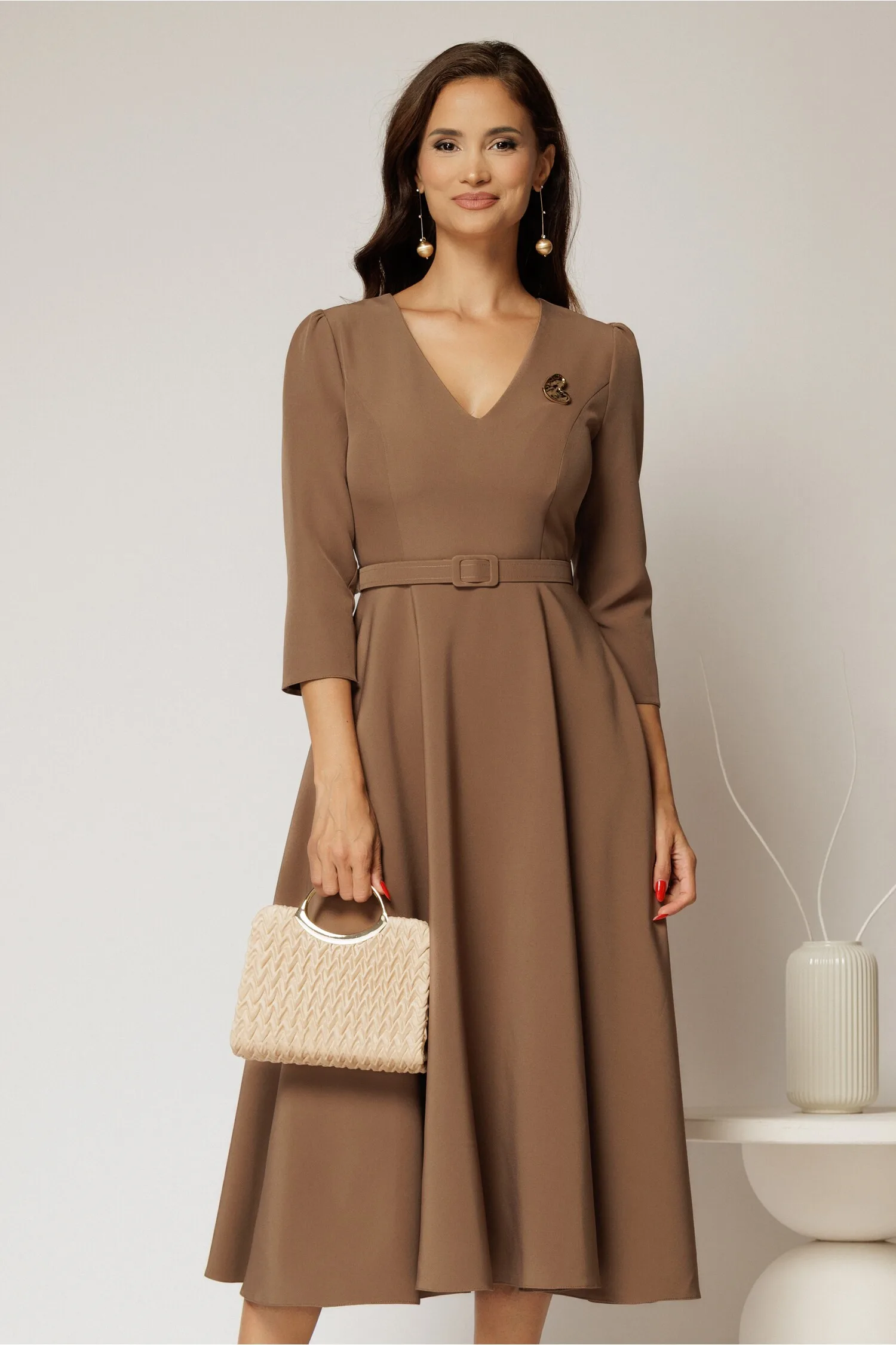 Rochie DY Fashion bej clos cu decolteu V si curea in talie