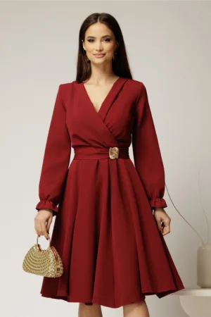 Rochie DY Fashion bordo cu decolteu petrecut si catarama aurie