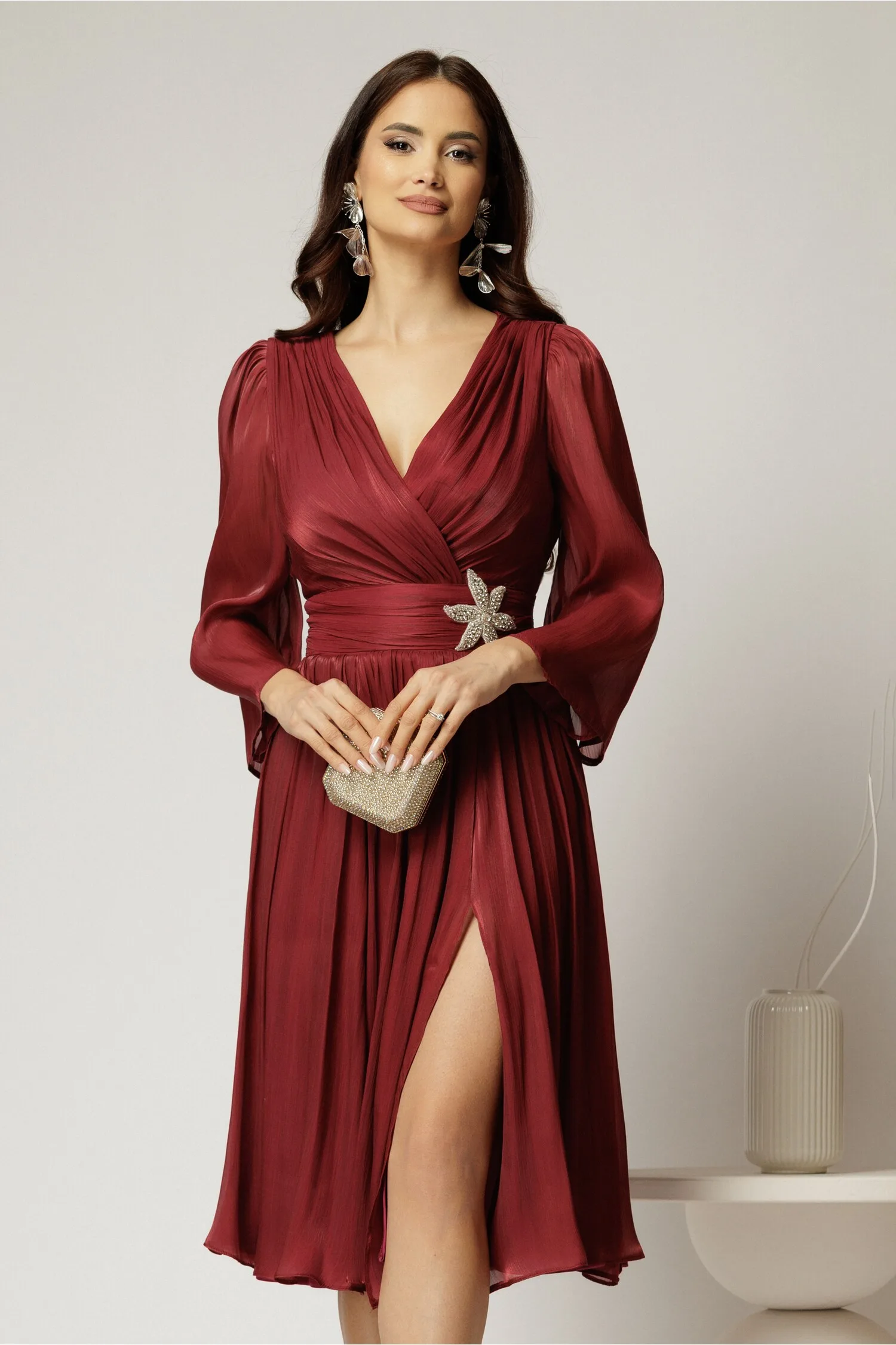 Rochie DY Fashion bordo din voal cu pelicula decolteu petrecut si detaliu pe talie