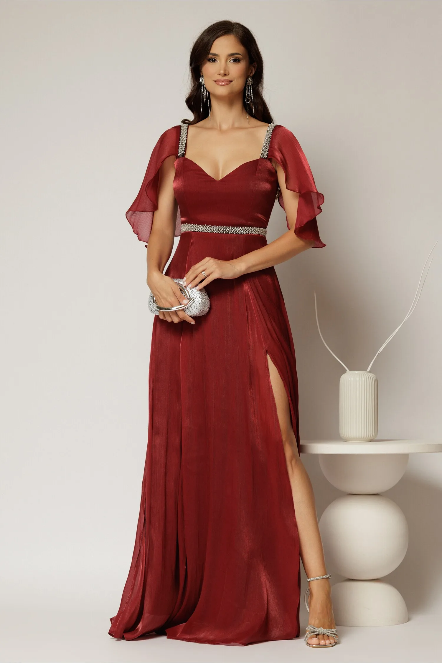 Rochie DY Fashion bordo lunga de seara cu aplicatii de perle pe talie