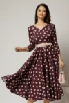 Rochie DY Fashion clos bordo cu buline bej cu decolteu in V si curea
