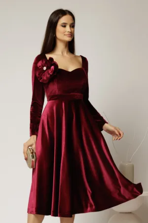 Rochie DY Fashion din catifea bordo cu decolteu inima si accesoriu la bust