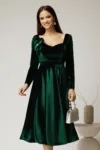 Rochie DY Fashion din catifea verde cu decolteu inima si accesoriu la bust
