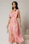 Rochie DY Fashion din voal creponat cu imprimeuri roz si funde ample pe umeri