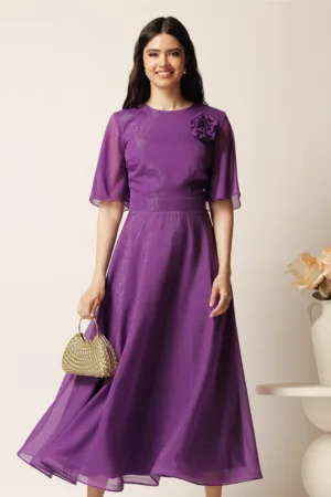 Rochie DY Fashion lunga mov din voal cu fir lurex in clos cu accesoriu la bust