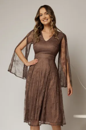 Rochie DY Fashion maro din dantela cu maneci lungi crapate si decolteu in V