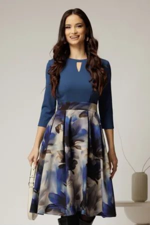 Rochie DY Fashion midi albastra cu imprimeu si decupaj la decolteu