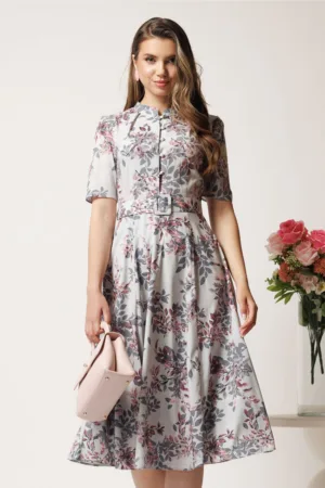 Rochie DY Fashion midi gri in clos din triplu voal cu floricele si curea in talie