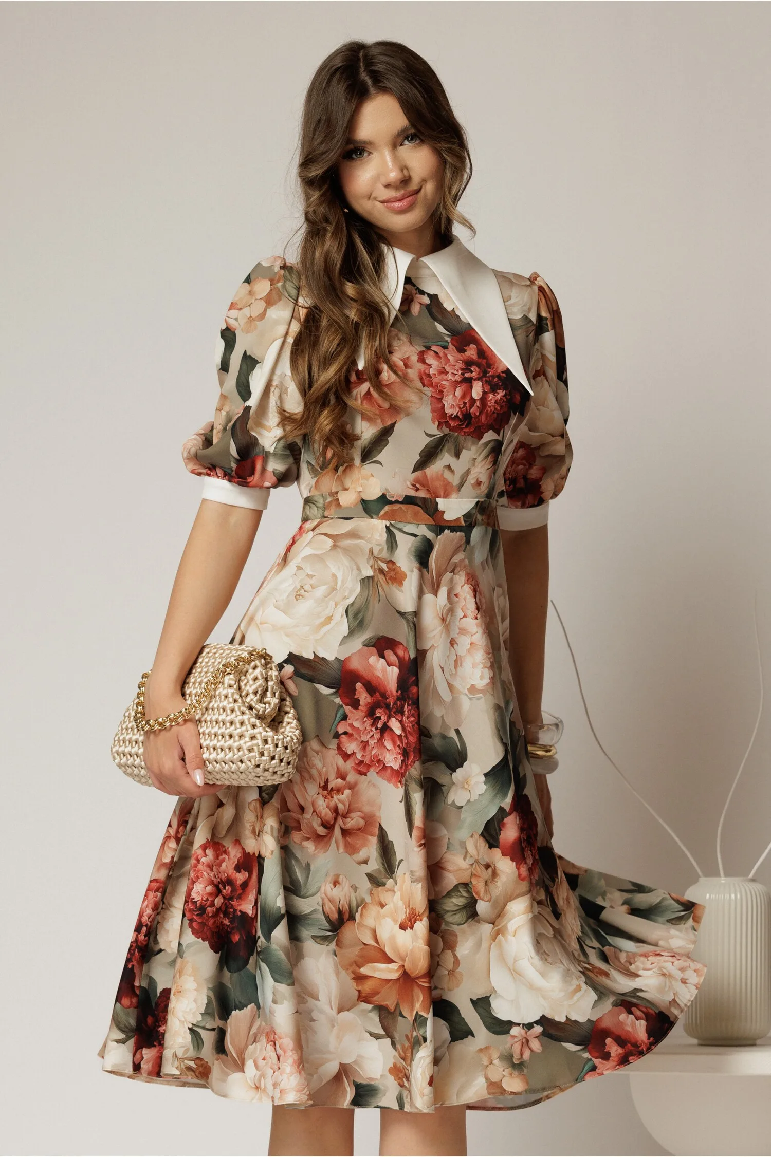 Rochie DY Fashion midi imprimeu floral rosu cu guler ascutit si maneci bufante