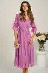 Rochie DY Fashion midi lila din voal in clos cu pene la maneci si accesoriu in talie