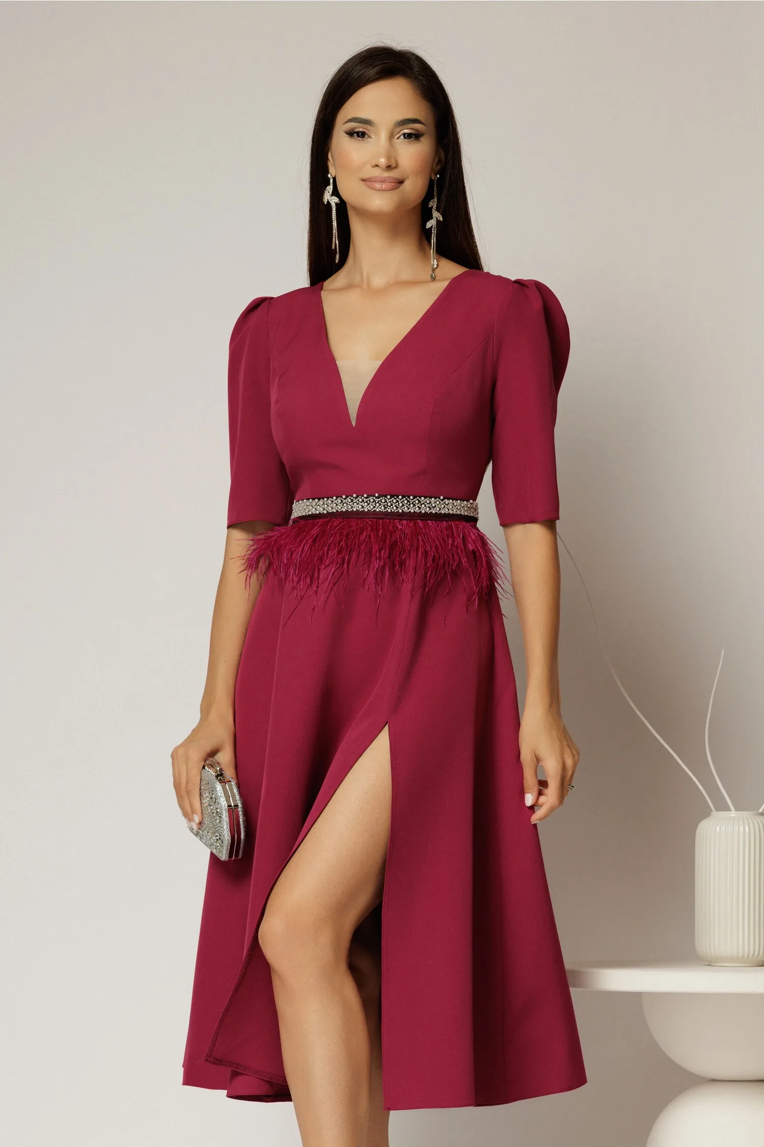 Rochie DY Fashion midi magenta cu cordon cu pene si perle in talie