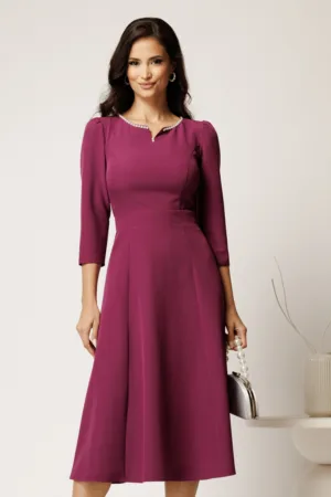 Rochie DY Fashion midi magenta in clos cu perle la decolteu