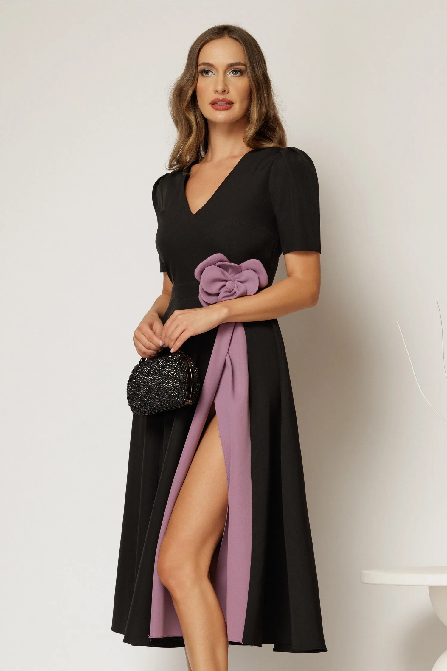 Rochie DY Fashion midi neagra de ocazie cu floare mov in talie