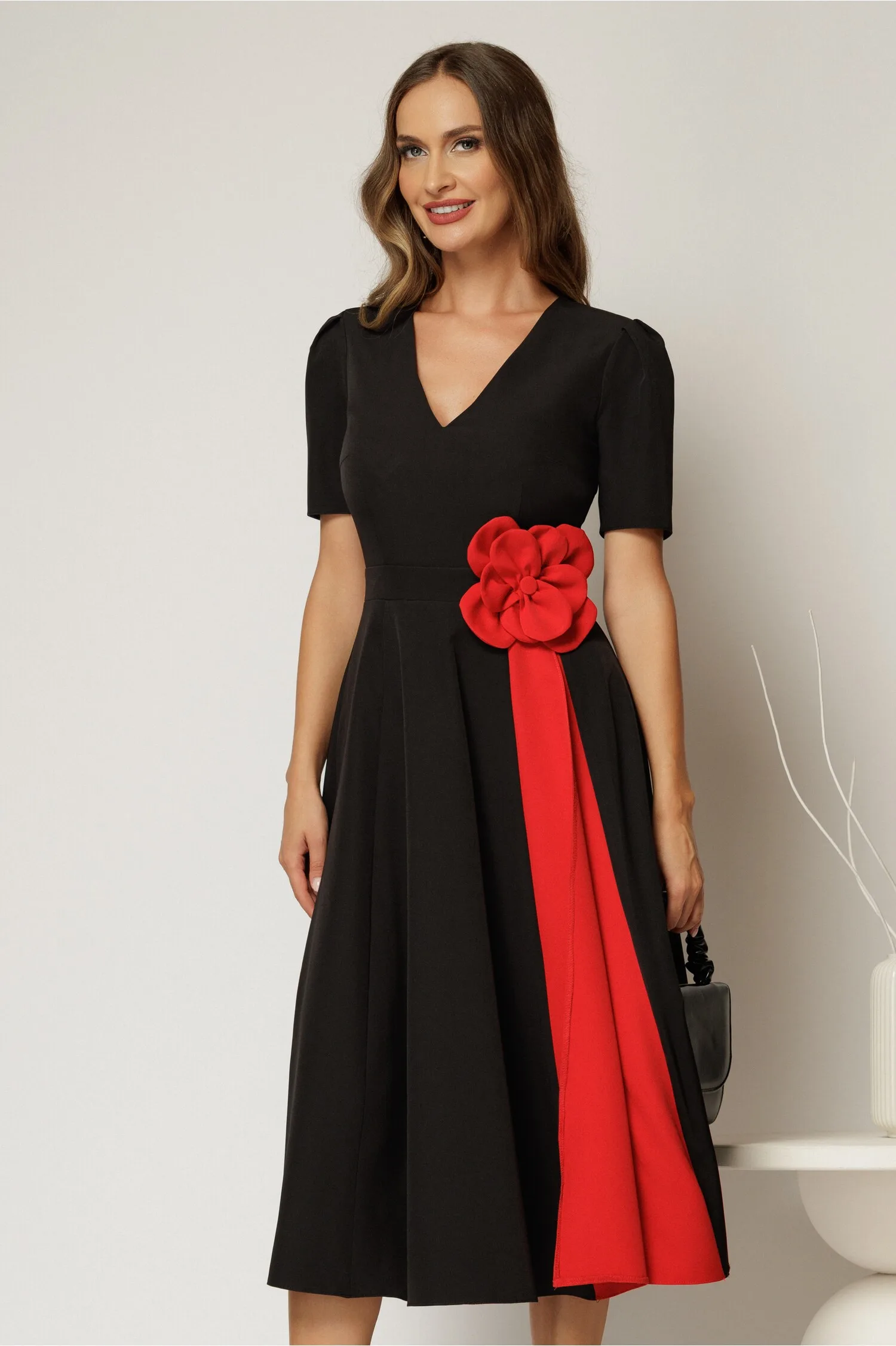 Rochie DY Fashion midi neagra de ocazie cu floare rosie in talie