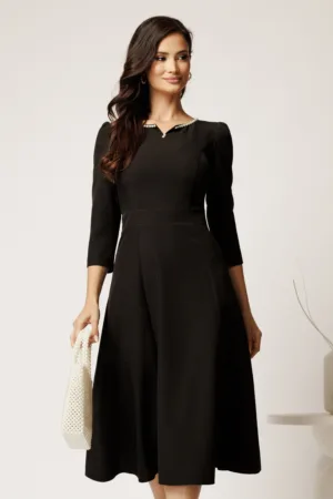 Rochie DY Fashion midi neagra in clos cu perle la decolteu