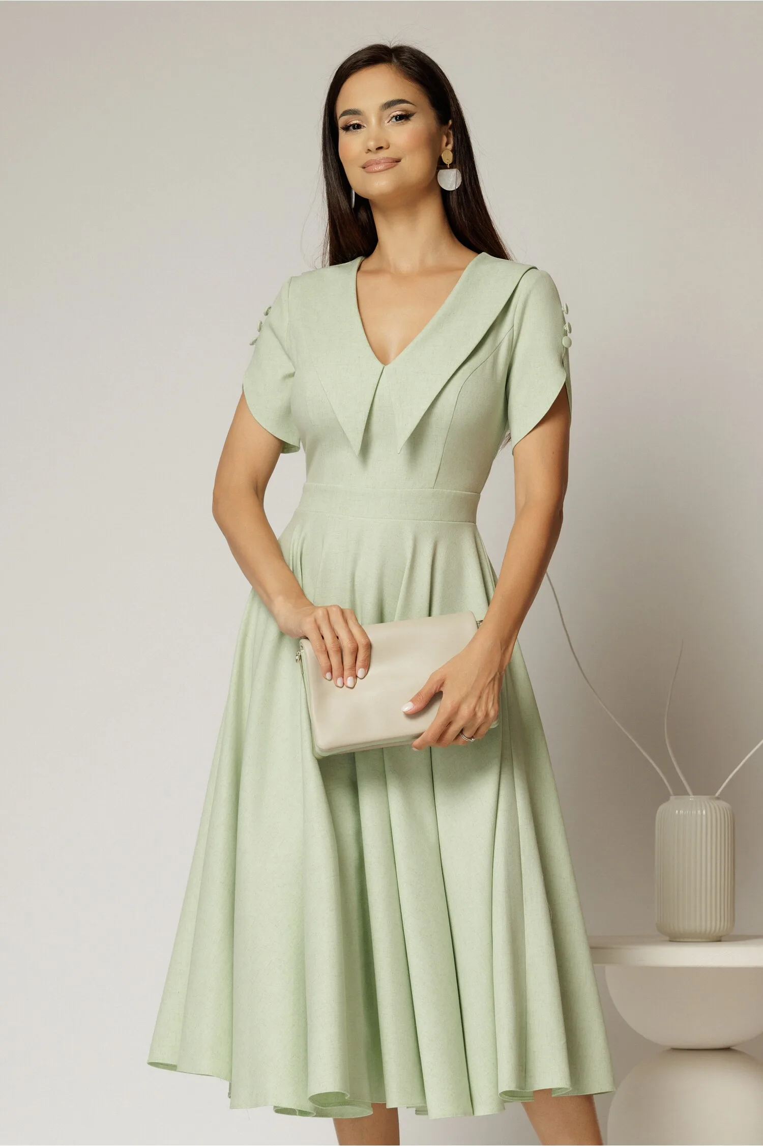Rochie DY Fashion midi verde fistic cu guler ascutit si maneci scurte cu nasturi