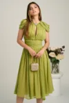 Rochie DY Fashion midi verde lime din voal in clos cu accesoriu si decupaj la decolteu