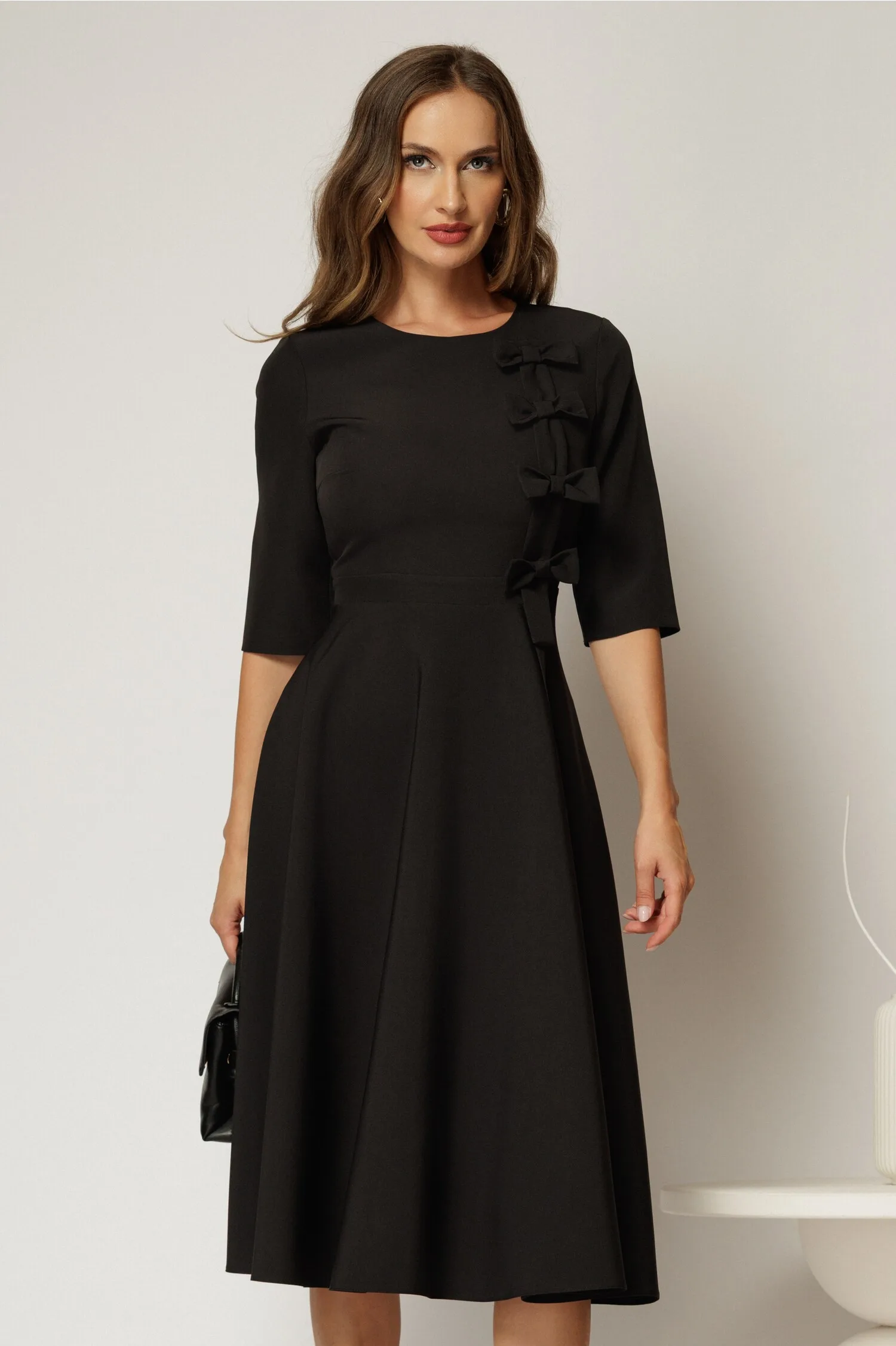 Rochie DY Fashion neagra cu funde pe bust si maneci trei sferturi