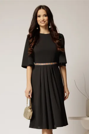 Rochie DY Fashion neagra din crep cu pliuri pe fusta si banda in talie