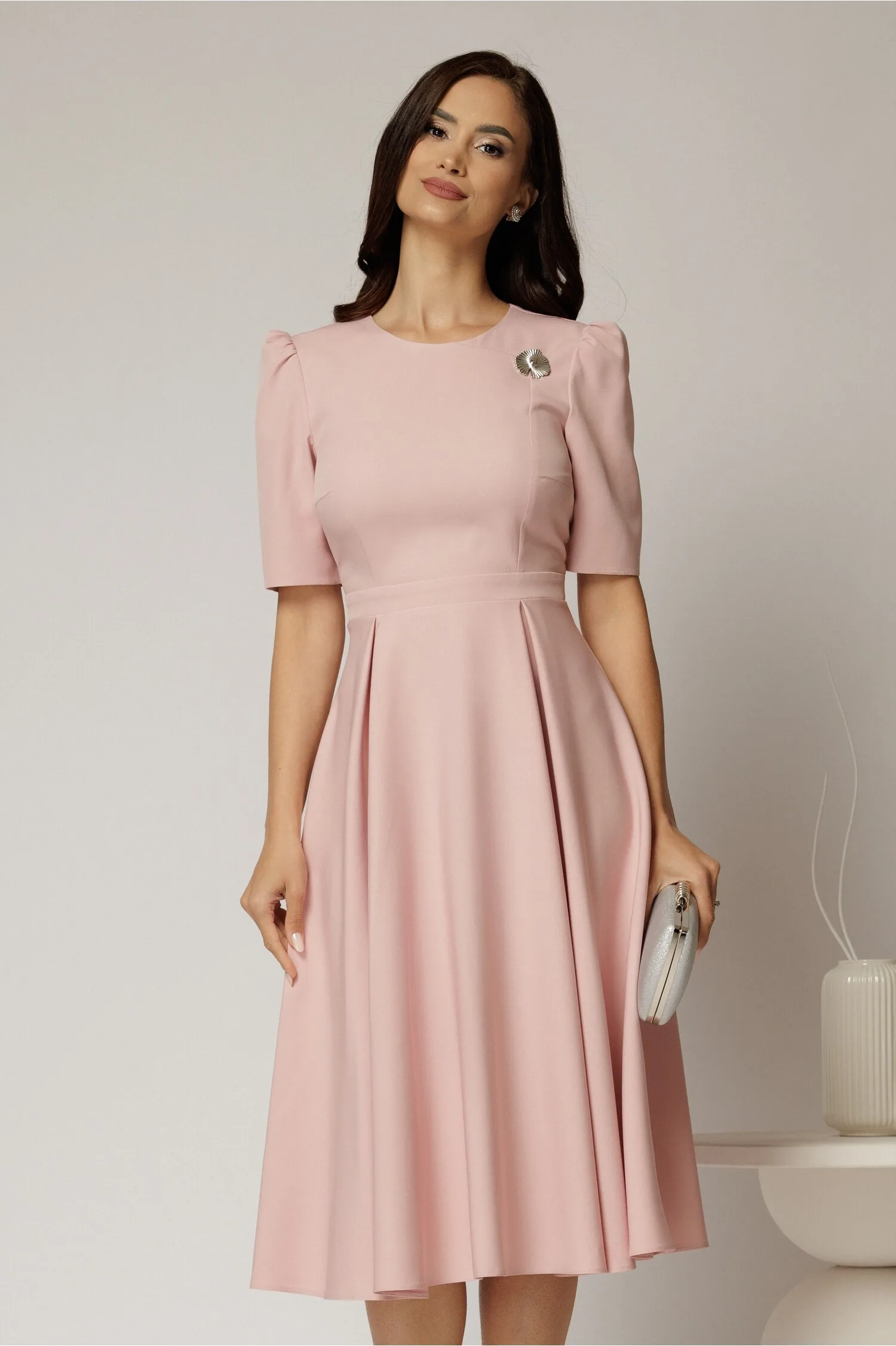 Rochie DY Fashion roz midi cu pliuri pe fusta si design cu detaliu la bust