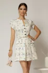 Rochie DY Fashion scurta alba cu floricele si fusta cu pliuri