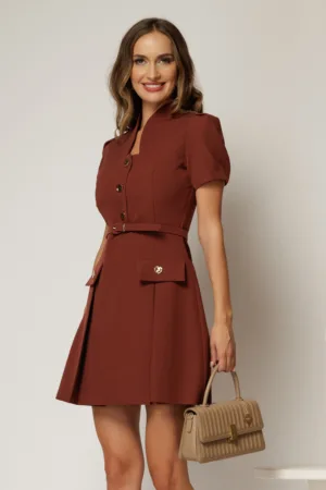Rochie DY Fashion scurta caramizie cu nasturi decorativi la bust si pliuri pe fusta