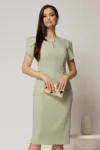 Rochie DY Fashion verde fistic conica cu maneci scurte lalea si accesoriu la decolteu