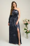 Rochie Ella Collection Noa lunga de ocazie bleumarin din satin cu floare maxi pe talie