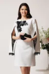 Rochie LaDonna eleganta din stofa alba cu dantela chantilly neagra la maneci si pe bust