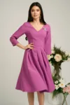 Rochie LaDonna lila midi cu decolteu adanc si brosa detasabila