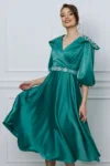 Rochie Miruna verde cu strasuri pe umeri si curea in talie