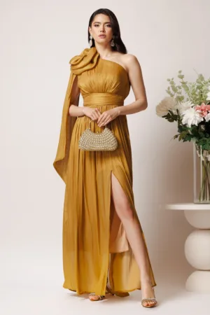 Rochie Moze lunga din voal galbena cu floare maxi pe umar