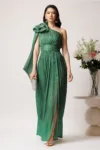Rochie lunga din voal verde cu floare maxi pe umar- Moze