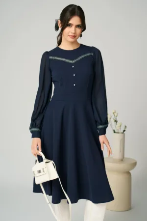 Rochie Moze office din stofa bleumarin cu broderie si nasturi pe bust.