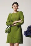 Rochie Moze office din stofa verde olive cu pliuri la baza