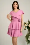 Rochie Moze scurta roz cu volanase si detaliu floral