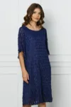 Rochie Sandi bleumarin cu model in relief si fir lurex