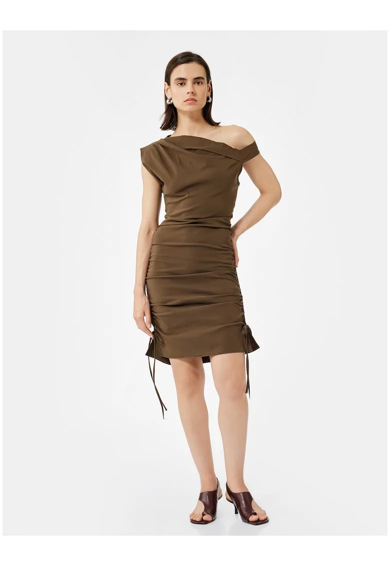 Rochie asimetrica cu volane