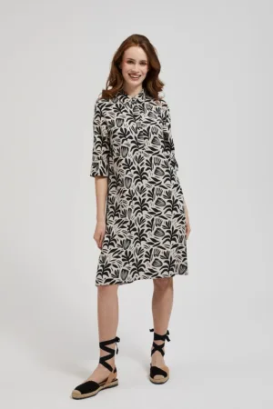 Rochie bej cu decolte inchizator cu nasturi