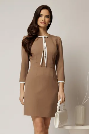 Rochie bej cu nasturi perlati si funda