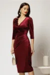 Rochie bordo din catifea cu aplicatii florale si nasturi pe talie