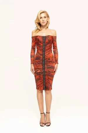 Rochie cambrata cu animal print si decolteu pe umeri