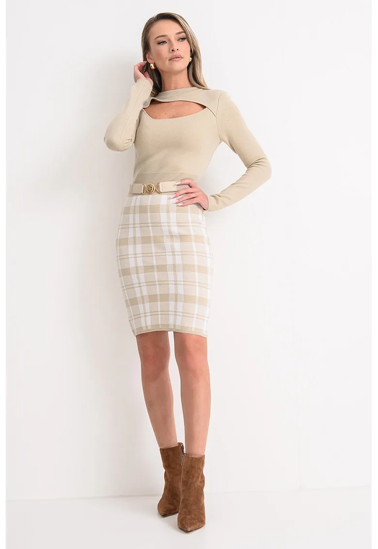 Rochie cambrata cu decupaj