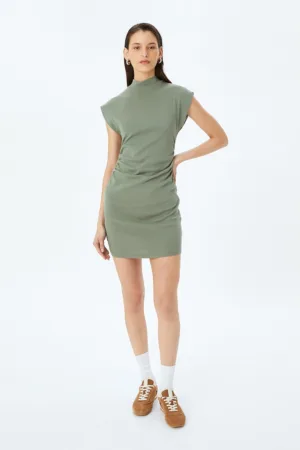 Rochie cambrata cu maneci cazute