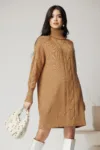 Rochie casual din tricot maro camel cu guler inalt si model impletit