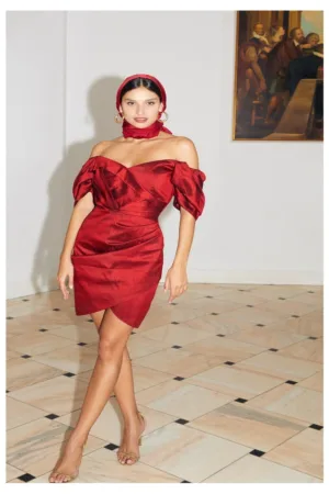 Rochie cocktail scurta din tafta de matase cu drapaje asimetrice Como