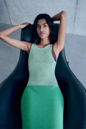 Rochie crosetata cu model in doua tonuri