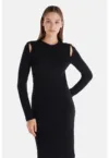 Rochie cu aspect striat si decupaje
