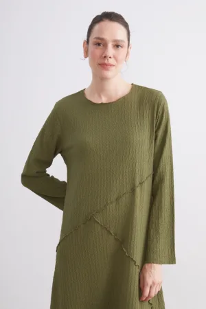 Rochie cu croiala dreapta si decolteu rotund